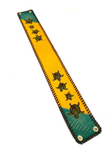 米須三線店オリジナル胴巻き レザーカービング KS本牛革胴巻_ウミガメの遊泳・Yellow & Green